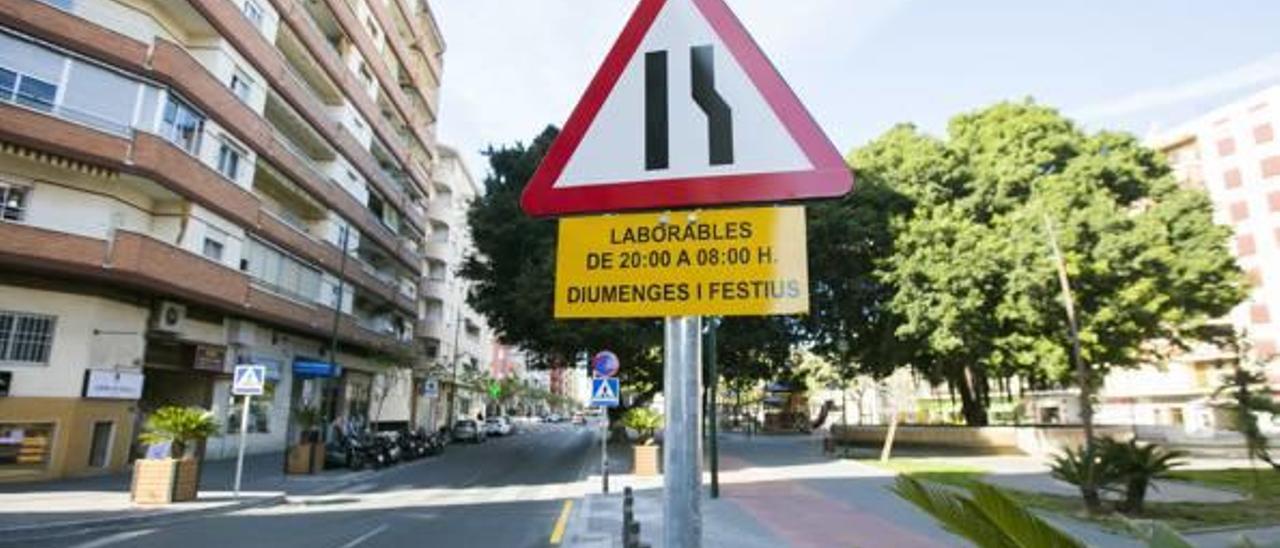 La zona de la plaza de l&#039;Exèrcit Espanyol en la que desde ahora se podrá aparcar durante las noches y todo el día los domingos y festivos.