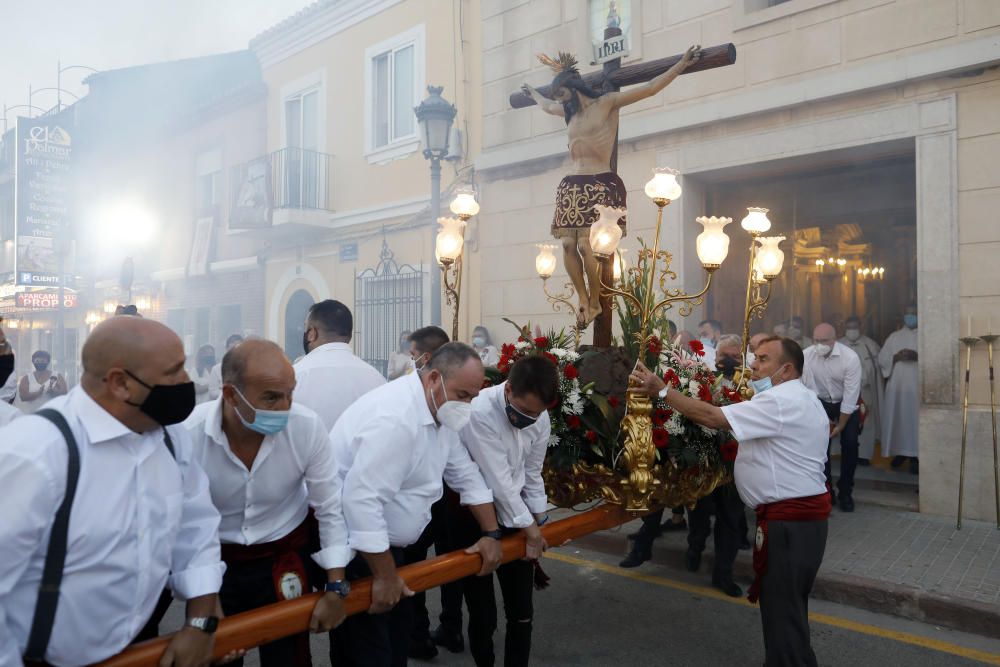 Procesión en la calle del Cristo de la Salud del Palmar