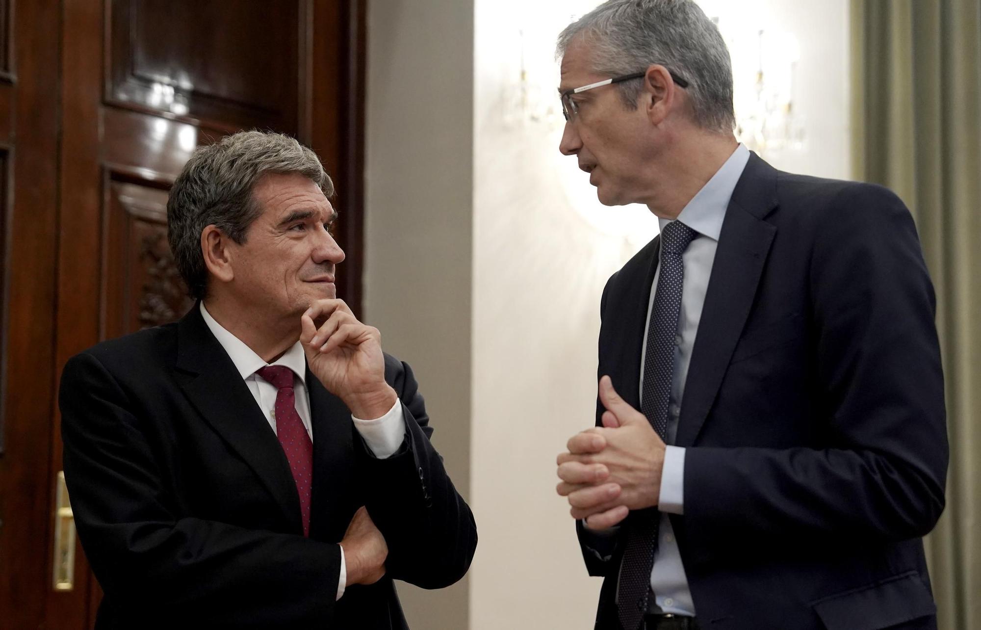 José Luis Escrivá durante la toma de posesión como Gobernador del Banco de España, junto a Pablo Hernández de Cos.