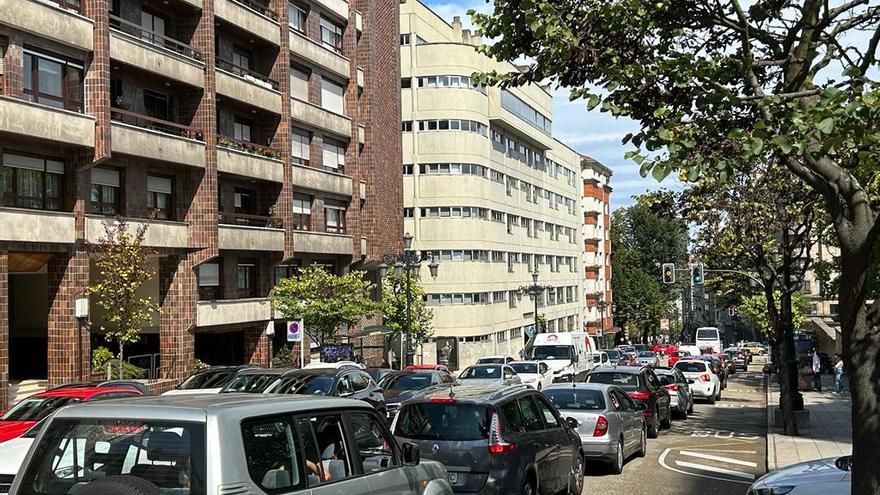 Colapso monumental en el centro de Oviedo por el arranque de San Mateo