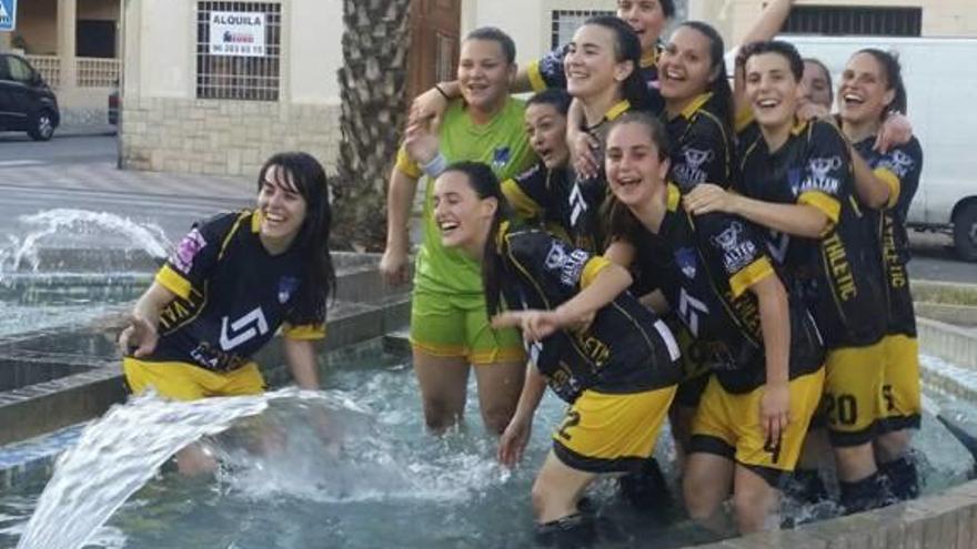 El Athletic la Vall CF celebra el ascenso a la liga autonómica