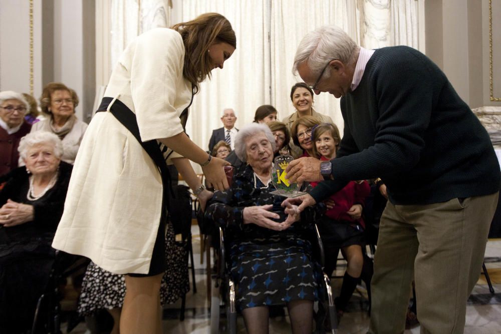 Homenaje a los 25 vecinos centenarios de Valencia