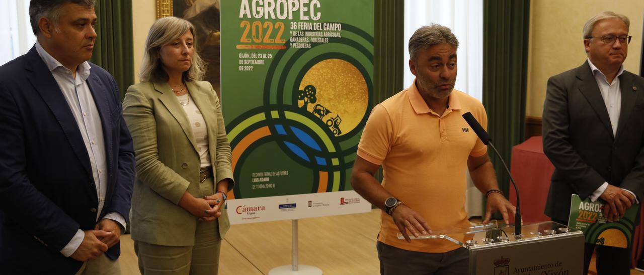 Por la izquierda, Mauro Vega, Rocío Huerta, Juan Carlos Tuero y Álvaro Alonso, durante la presentación de Agropec.