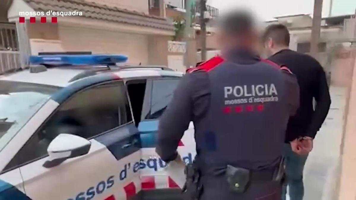 Detenidos dos hombres que se hacían pasar por operarios del gas o la luz para robar en pisos de Barcelona