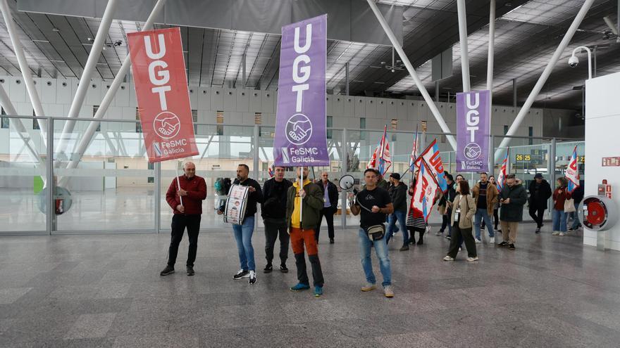 UGT paraliza las movilizaciones en el aeropuerto de Santiago a la espera de una nueva reunión