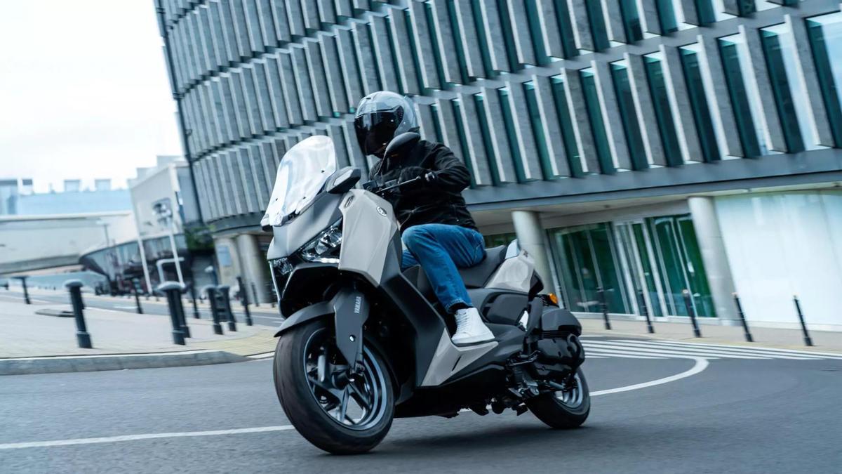 Yamaha X-Max 125, 342 adet (toplam 4.032 adet) ile Kasım ayında İspanya'da en çok satan dokuzuncu motosiklet oldu. Bu scooter 5.499 Euro'dan satın alınabiliyor.