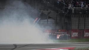 El Ferrari de Carlos Sainz en su accidente en Shanghai.