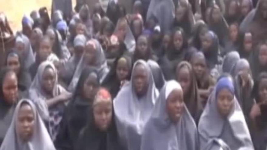 Nuevo vídeo de Boko Haram donde algunas niñas secuestradas recitan el Corán