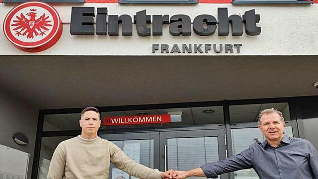 Nacho fue recibido por Andreas Möller.