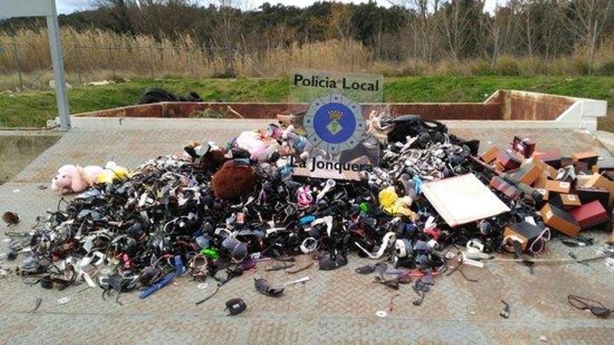 Una imatge del material que la Policia Local ha destruït