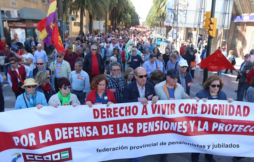 Miles de personas secundan en Málaga la marcha central del Primero de Mayo en Andalucía