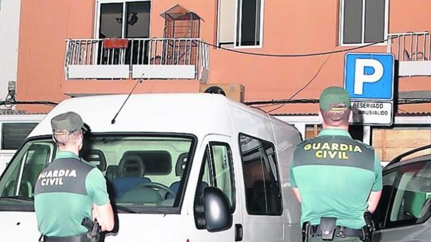 La Guardia Civil detiene en Arona a la madre del bebé hallado en una nevera