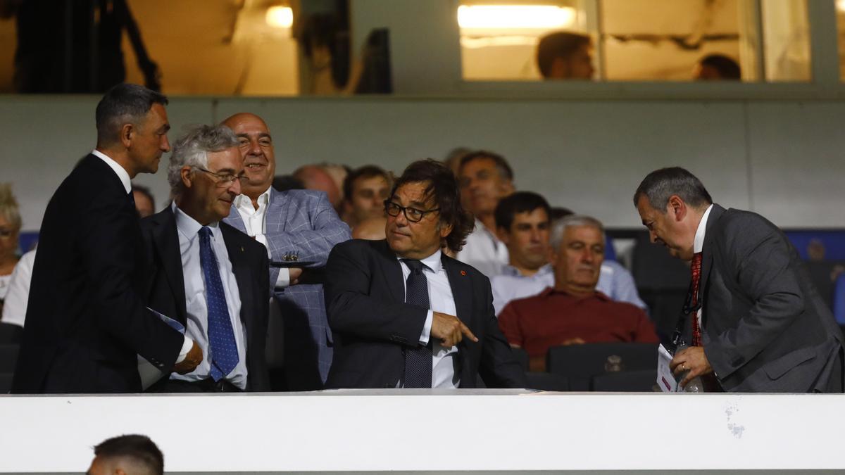 Raúl Sanllehí, en el palco de La Romareda antes del partido frente al Lugo.