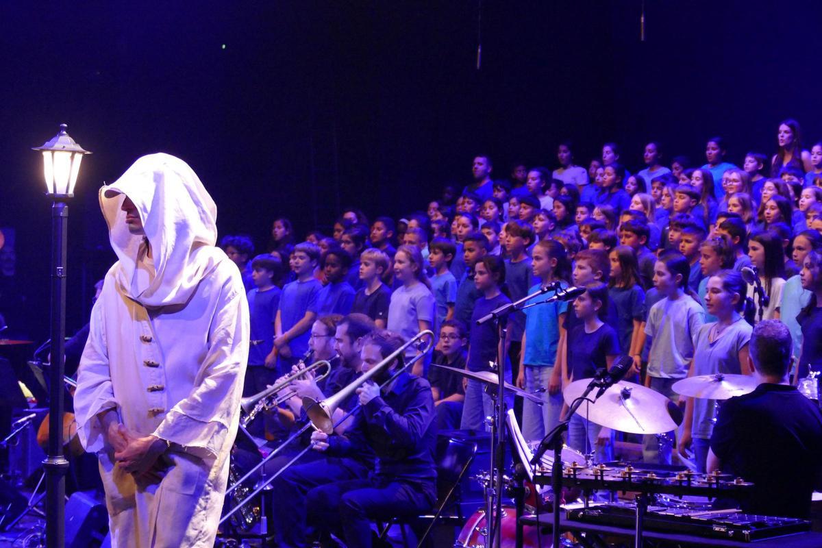 EN IMATGES | "L'últim rellotge" del Cantània arriba al Teatre El Jardí de Figueres