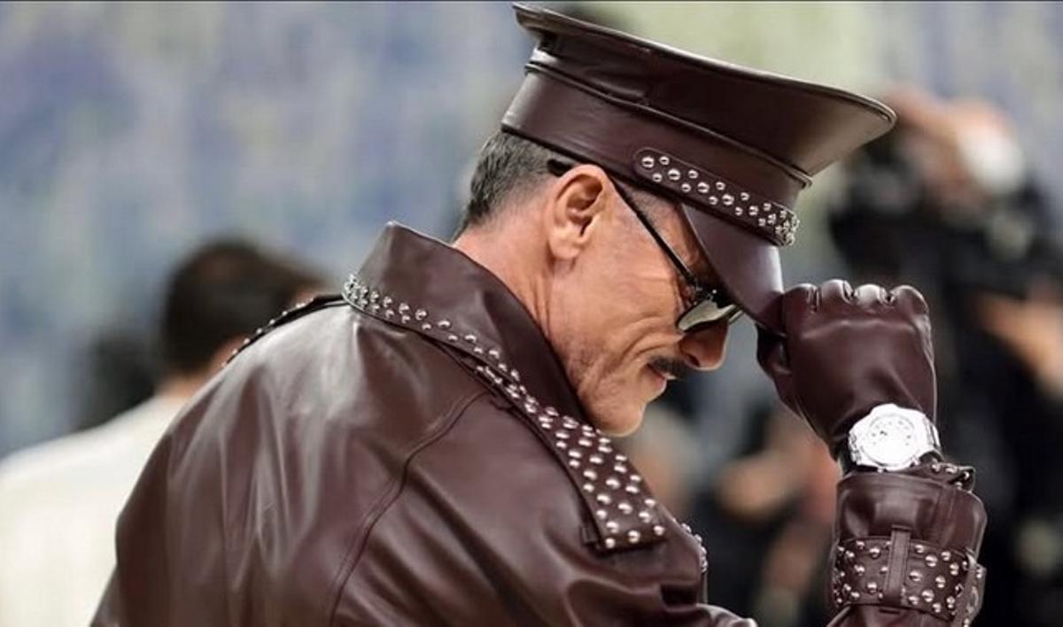 Detalle del sombrero lucido por Luke Evans y diseñado por Palomo en colaboración con Vivas Carrión