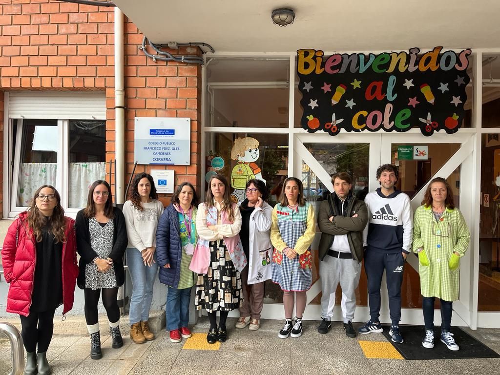 EN IMÁGENES: Decenas de profesores se manifiestan en Asturias contra la LOMLOE