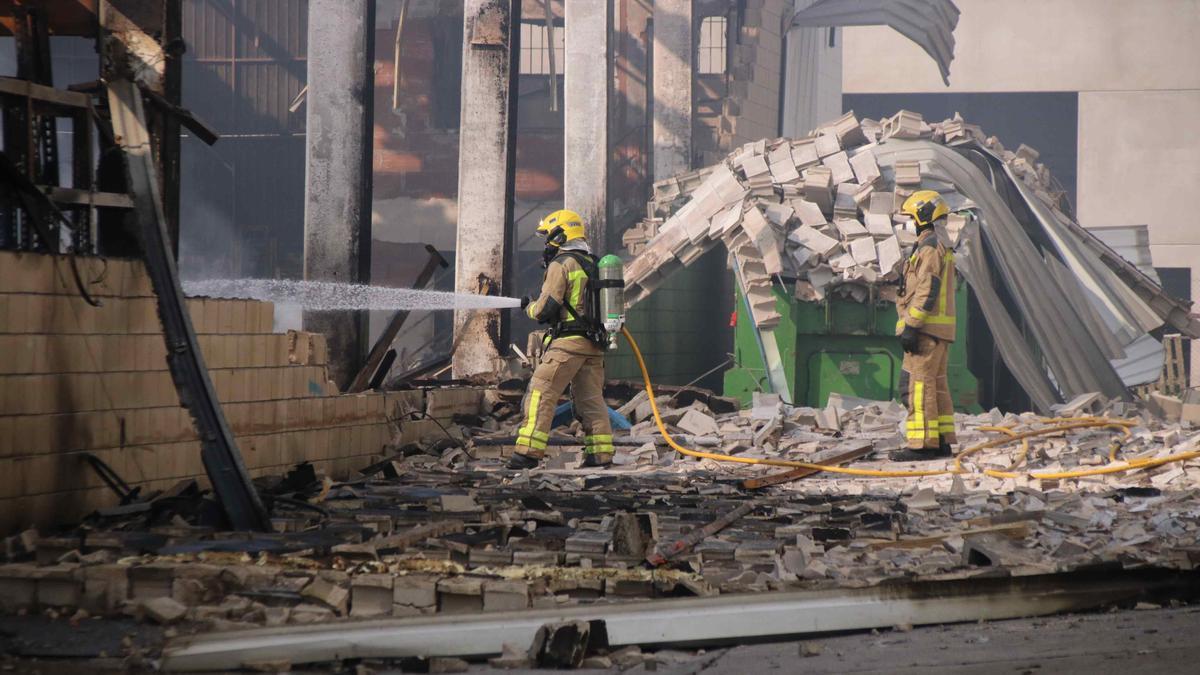 Un incendi destrossa una fàbrica de bicicletes a Vilablareix