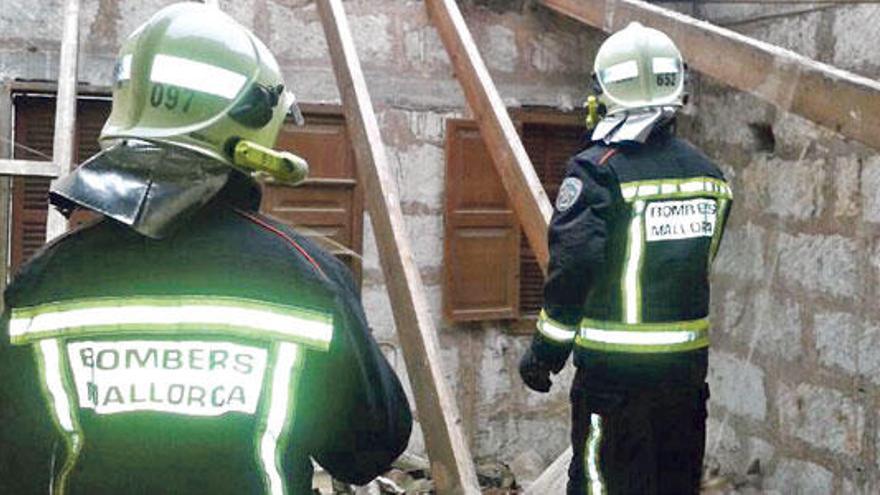 El tejado de una vivienda del centro de Inca se desploma sin causar heridos