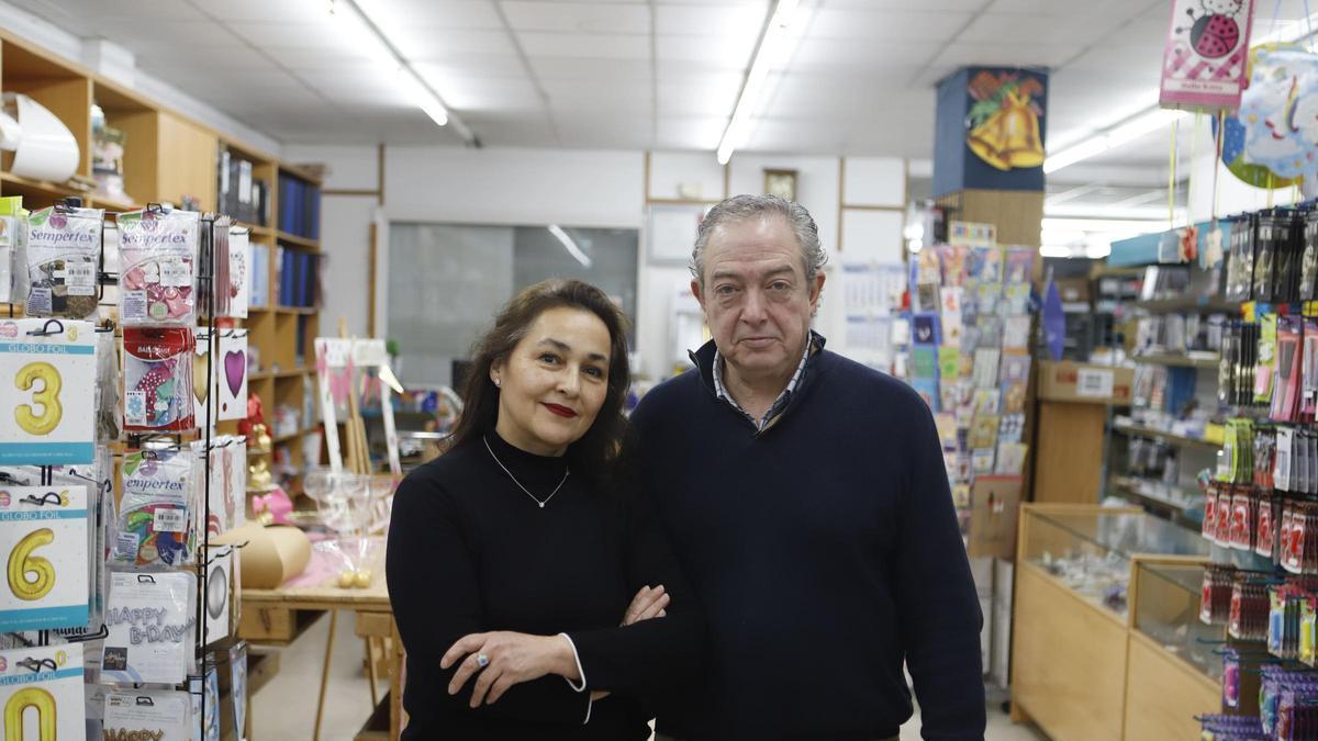 EN IMÁGENES | Papelería Canudo, el paraíso de los cumpleaños de Zaragoza, llega a los 125 años: “Con nosotros morirá el negocio”