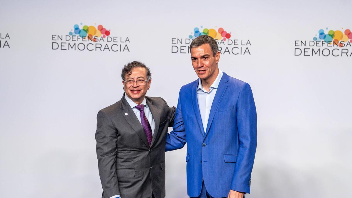 Gustavo Petro, expresidente de Colombia, y Pedro Sánchez, presidente de España.