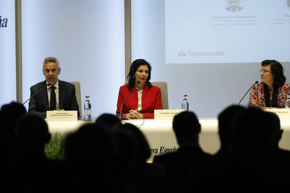 Guillermo Pérez-Bustamante, Yolanda Álvarez y Susana M. Requejo durante la presentación del estudio.