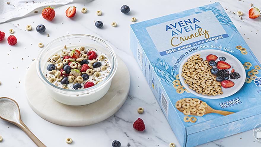 Receta | Avena Crunchy con queso batido, arándanos, frambuesas, fresas y mix de semillas o frutos secos.