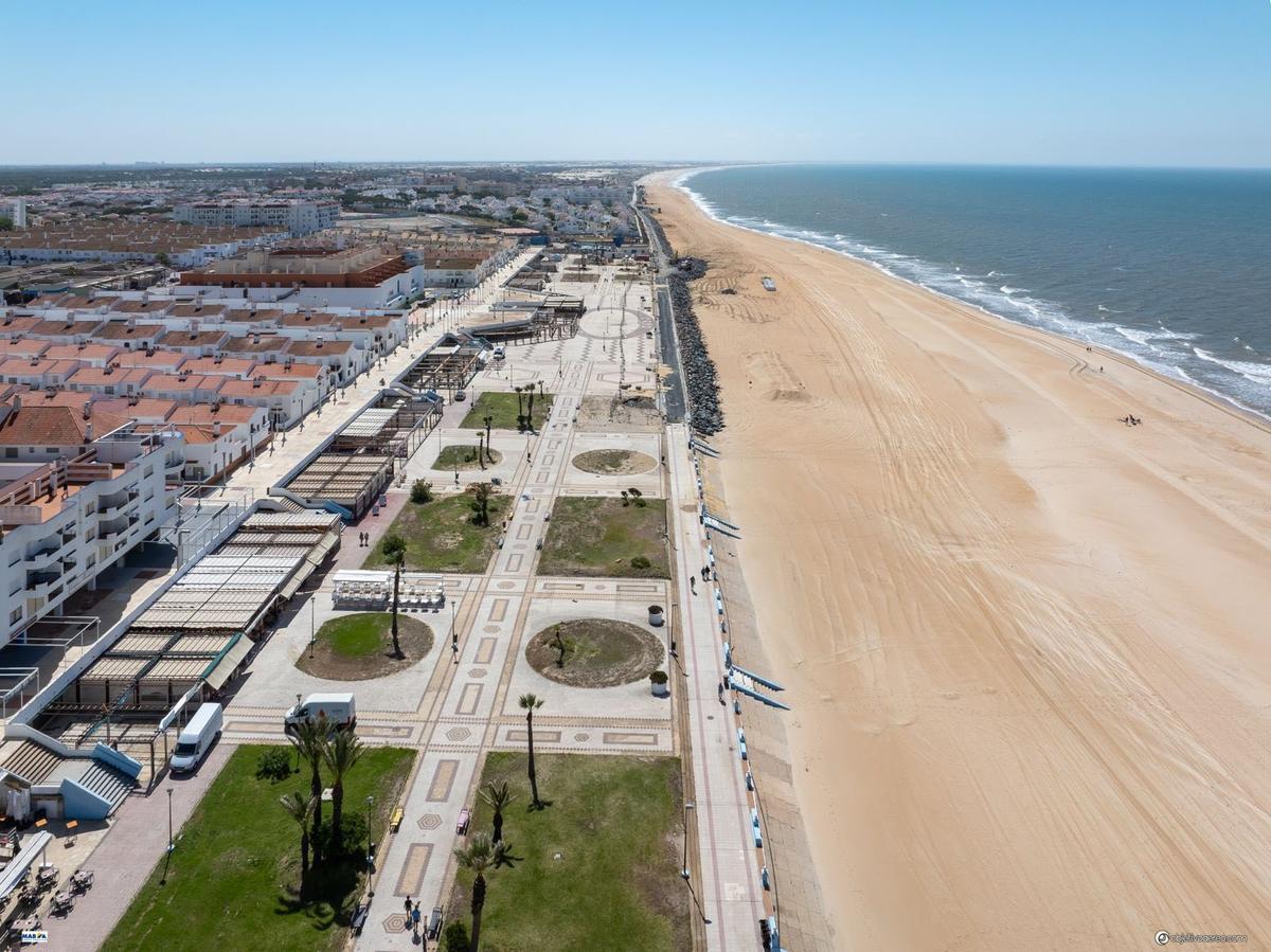 Estado actual del paseo marítimo de Matalascañas.
