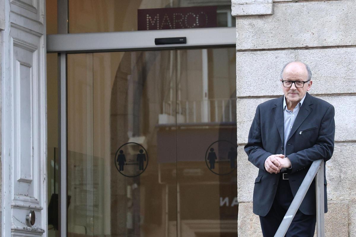 Miguel Fernández-Cid, en el exterior del museo.