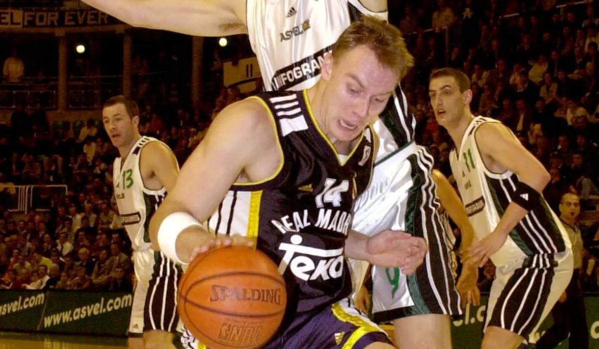 Mikhail Mikhailov padre, durante un partido con el Real Madrid