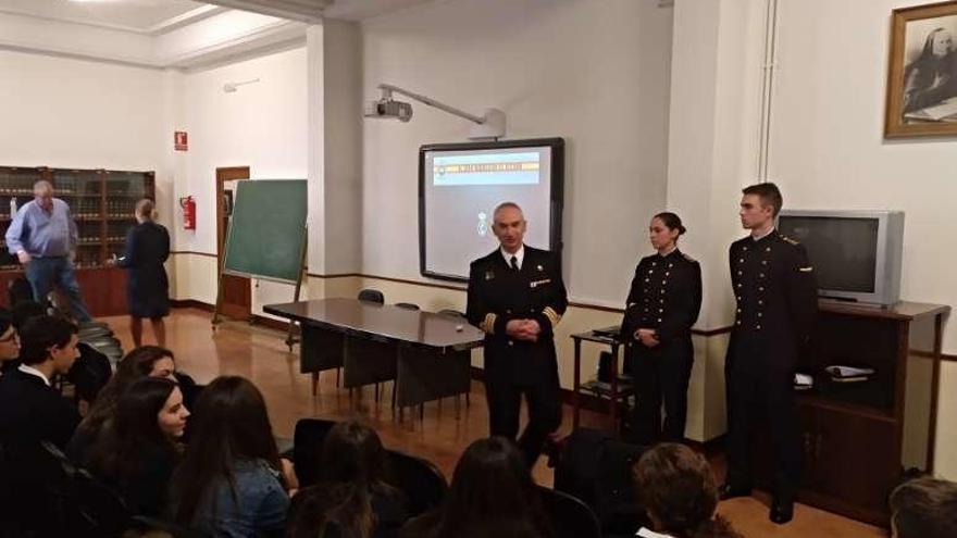 Representantes militares, en el Nuestra Señora de los Dolores. // FdV