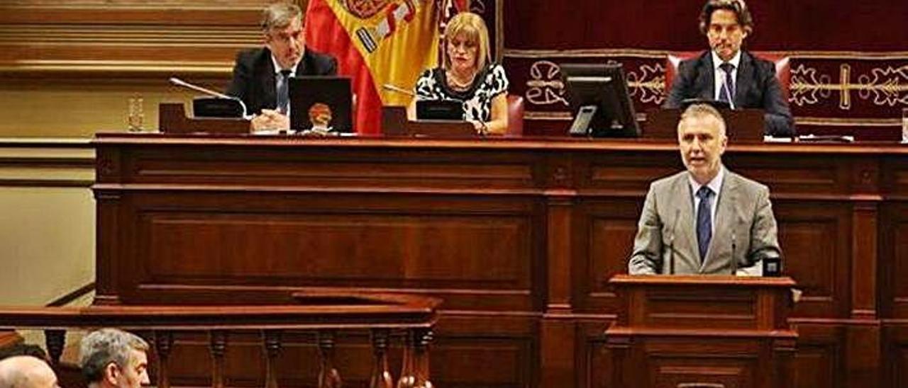 Imagen del discurso de investidura que leyó Ángel Víctor Torres (PSC-PSOE) en el Parlamento de Canarias.