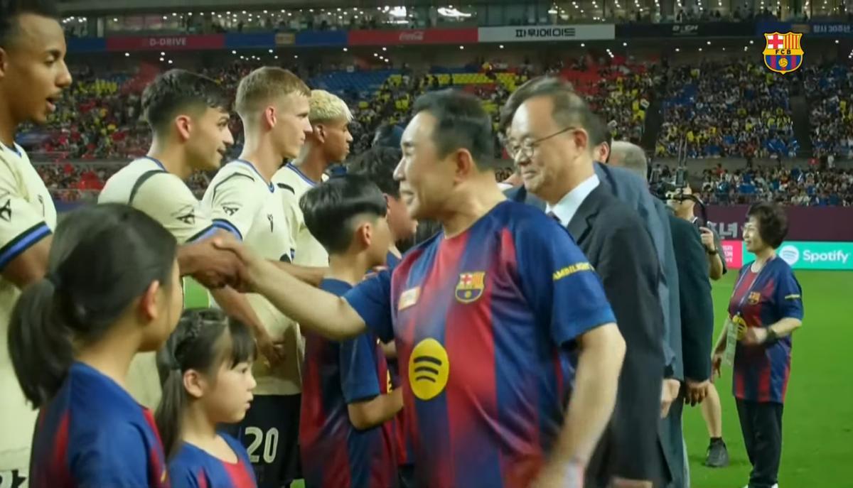 Yoon Hong-guen en la previa del partido entre el FC Seoul y el Barça