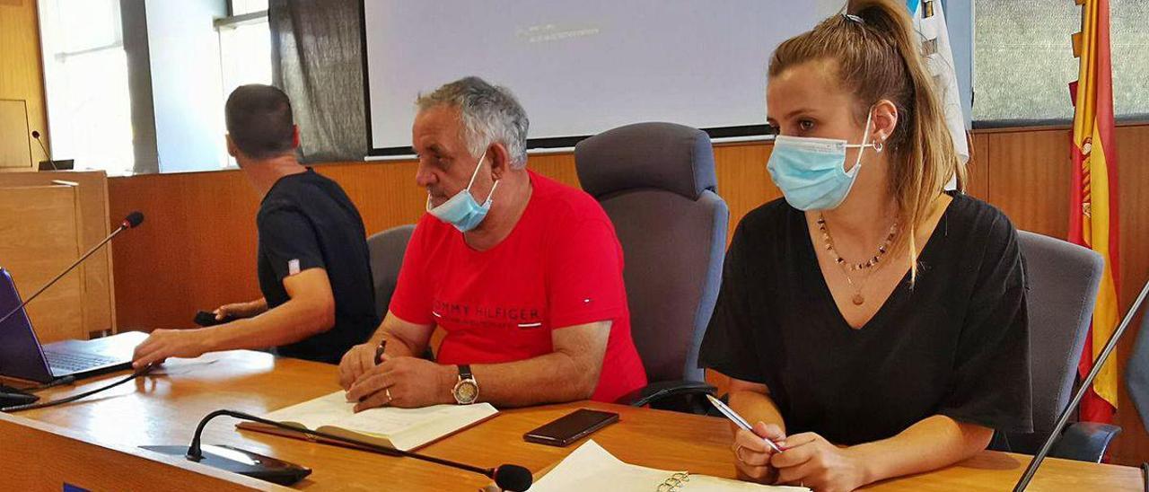 Los concejales socialistas Eugenio González e Ingrid Loredana.