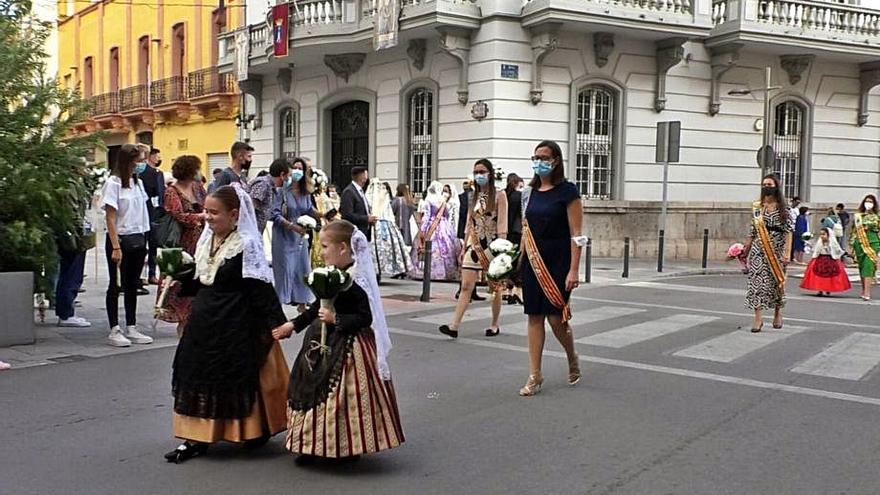 La ofrenda a los patronos es uno de los actos con mayor seguimiento. 