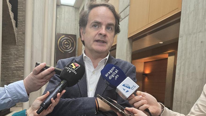 El consejero de Hacienda, en el pleno de las Cortes.