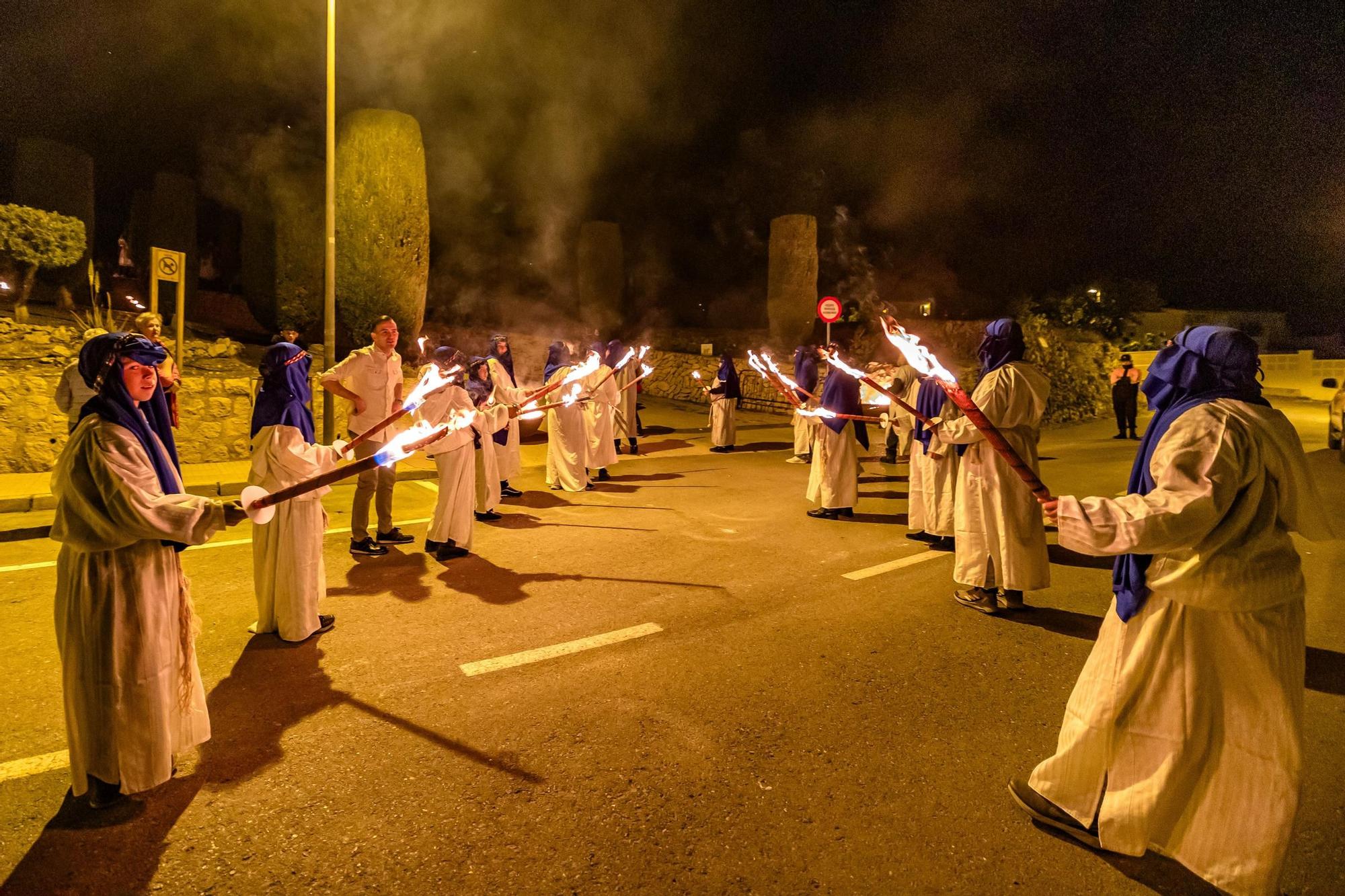 Actores y actrices amateurs escenifican “La Passió” de La Nucia en la noche del Jueves Santo