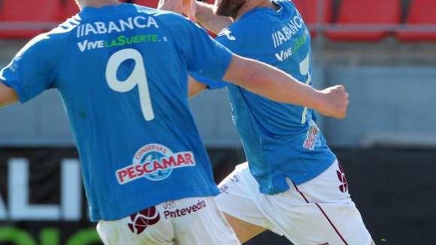 Álex González celebra el primer gol granate. // Área 11