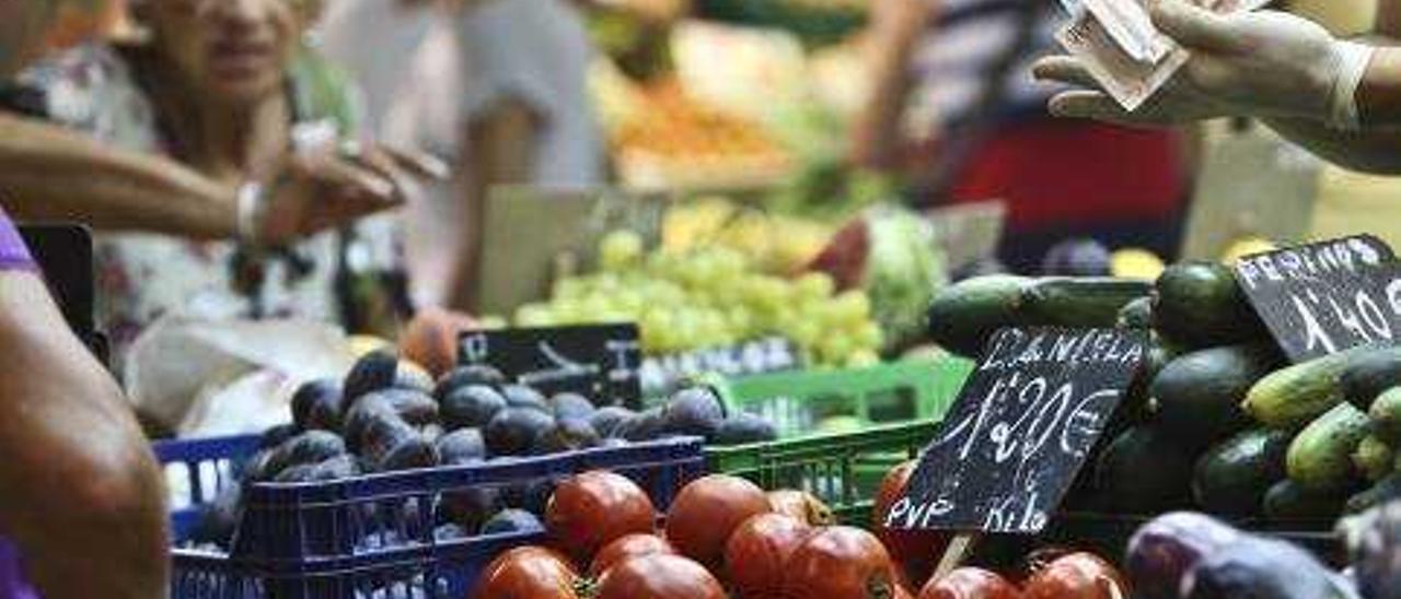 En mercados y supermercados encontramos frutas de casi todo el mundo.