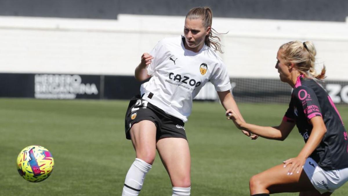 Anna Torrodà, durante un partido entre el Valencia CF y el Sporting Huelva