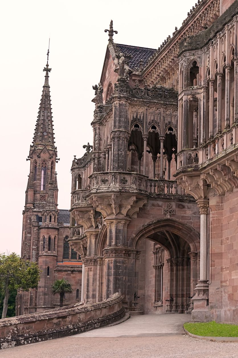 La fachada principal del Palacio de Sobrellano