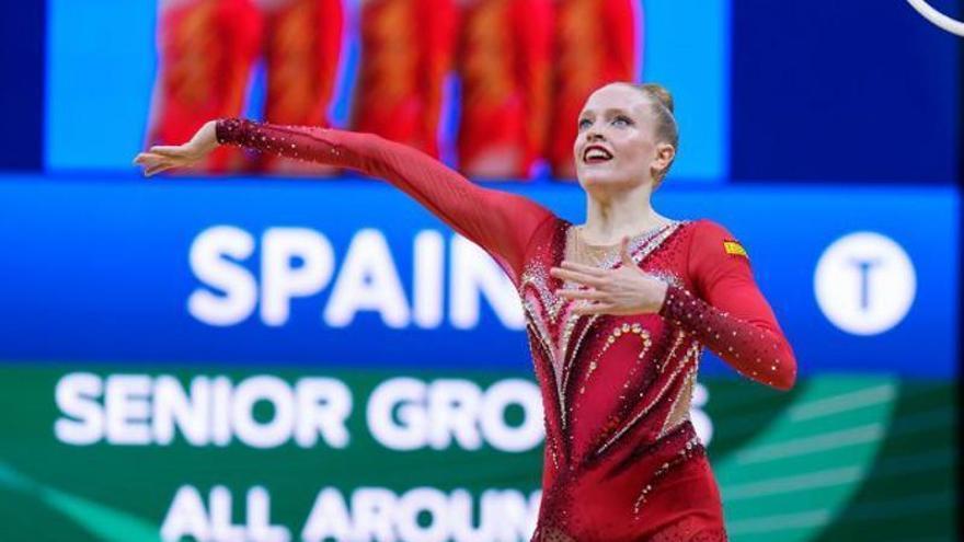 Patricia Pérez Fos acerca la gimnasia rítmica de élite a las jóvenes deportistas de València