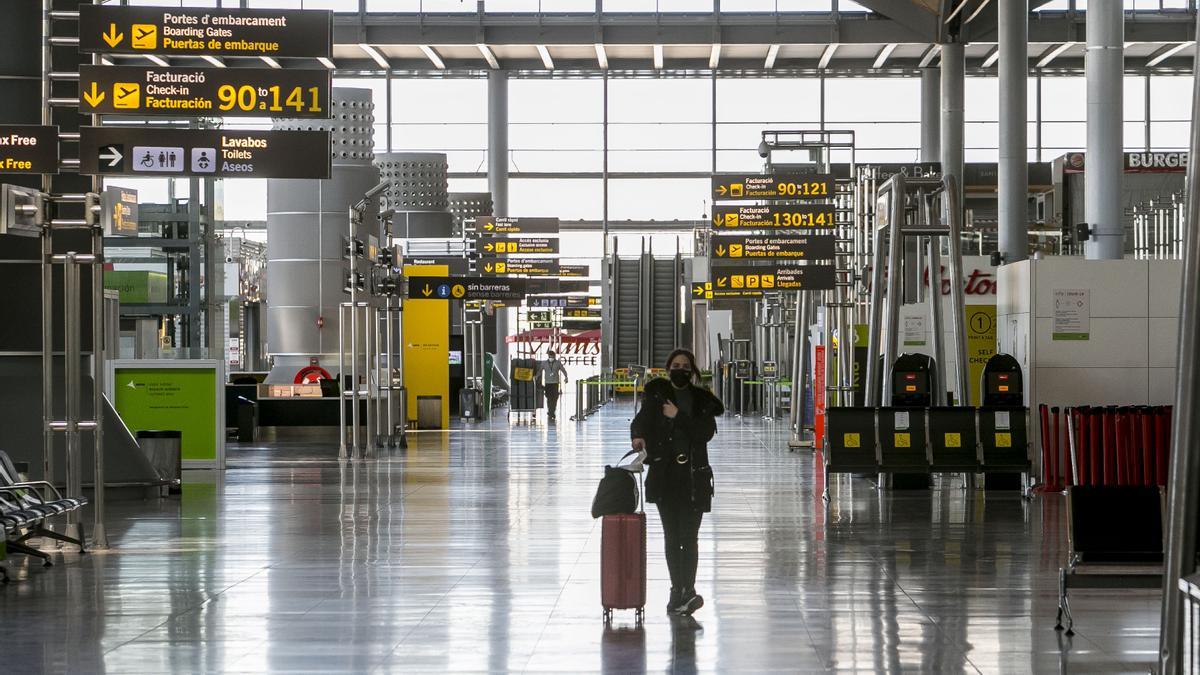 Una imagen del aeropuerto de Alicante-Elche, pendiente de cambiar de nombre