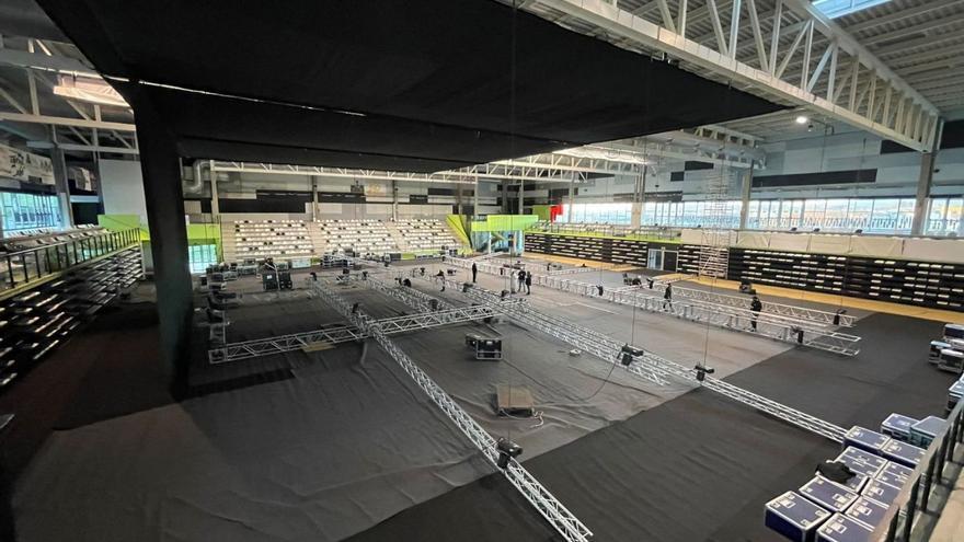 Trabajos del montaje en el Lalín Arena para la gala televisiva del próximo viernes.