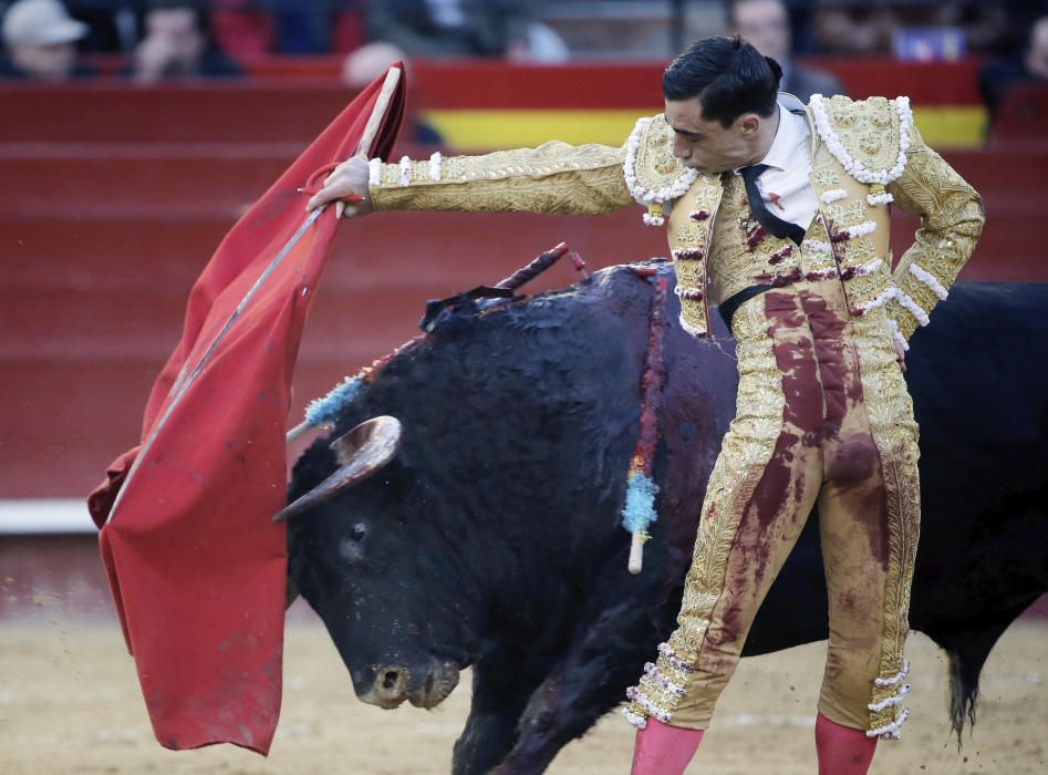 Corrida de toros de la Feria de Fallas con toros de Victoriano del Río-Toros de Cortés para Sebastián Castella, Miguel Ángel Perera y Román.