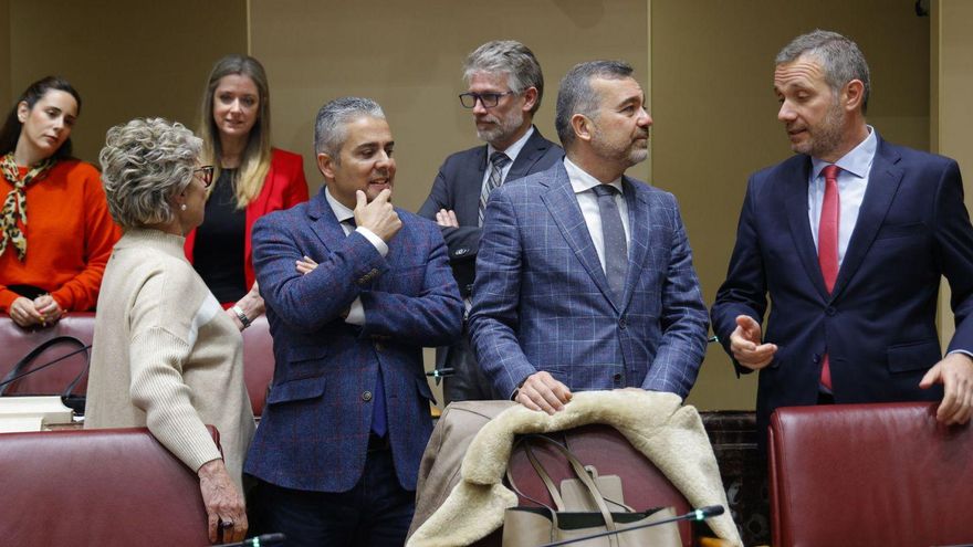 Diputados del Grupo Parlamentario Popular en el Salón de Plenos de la Asamblea Regional de Murcia.