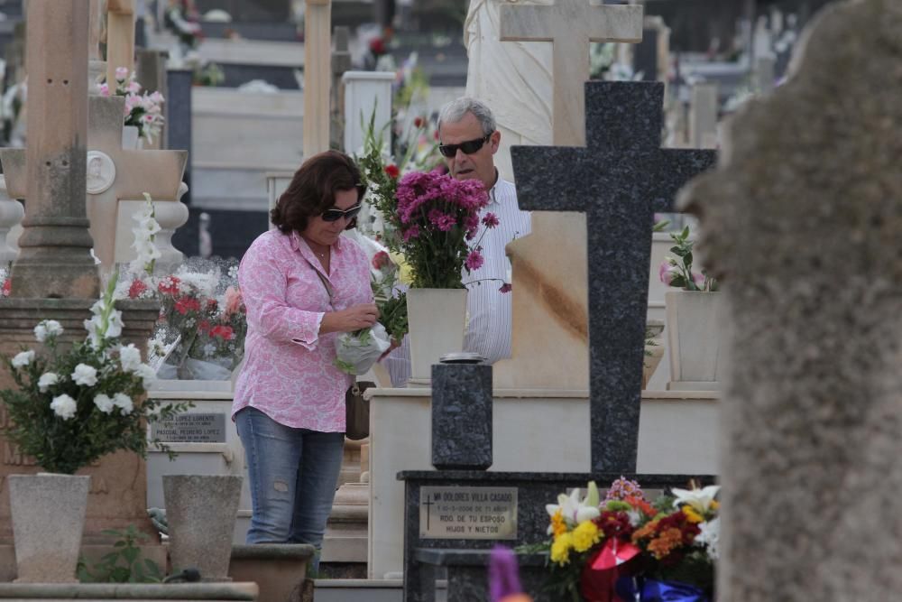 Los Remedios se llena de homenajes a los difuntos