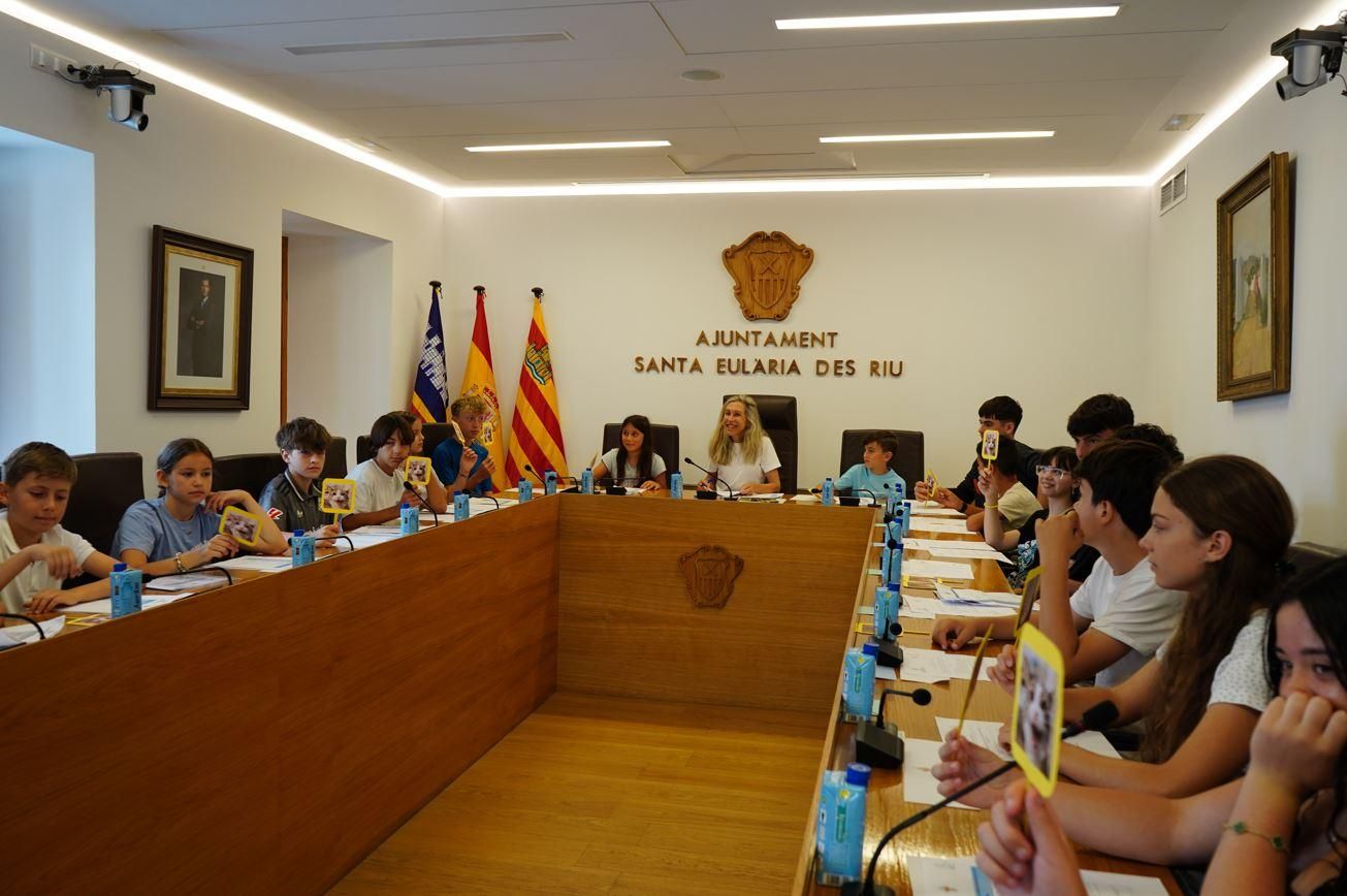 El Pleno Infantil y Juvenil de Santa Eulària