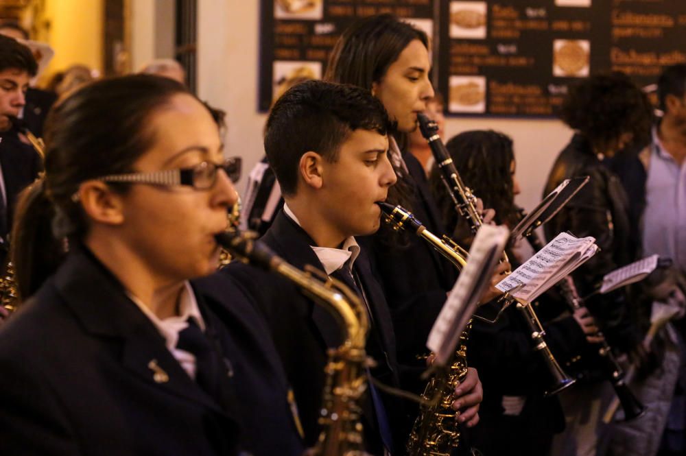 Varios momentos de la procesión que se celebró en honor al apóstol en Benidorm.