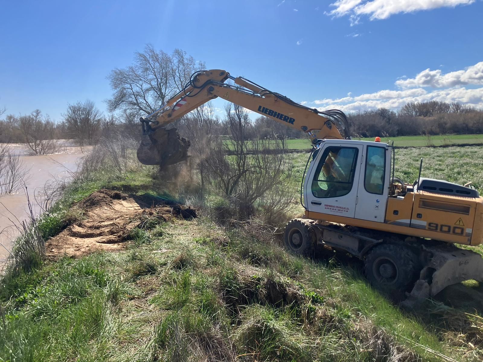 En imágenes | La crecida del Ebro se empieza a notar en Aragón