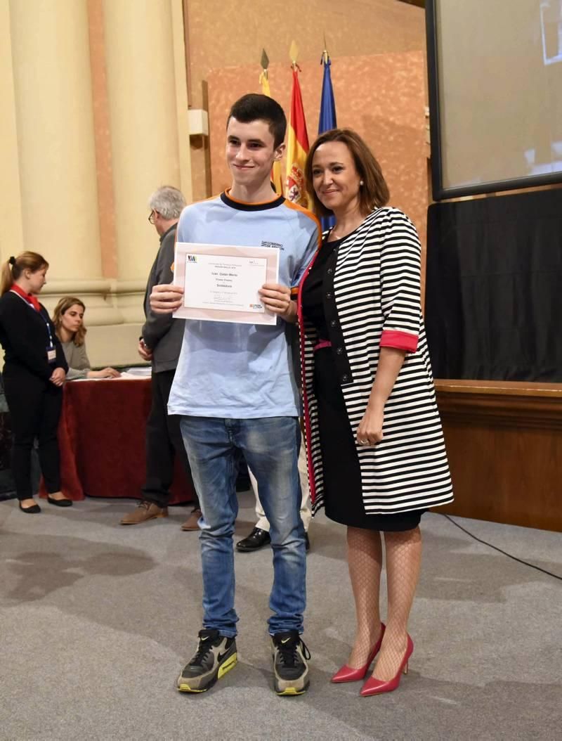 Imágenes de la ceremonia de premios por el Día de la Educación Aragonesa 2016